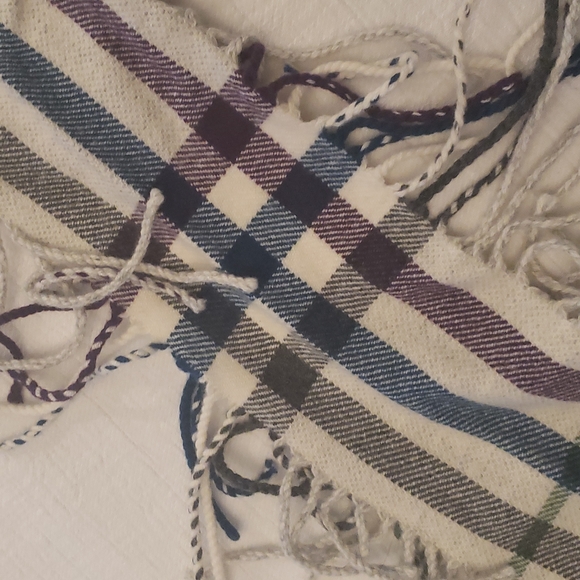 100% Authentic Burberry Scarf - Picture 5 of 6